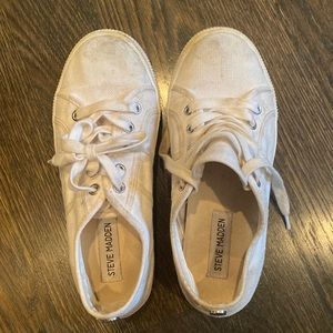 Steve Madden white lace up shoes